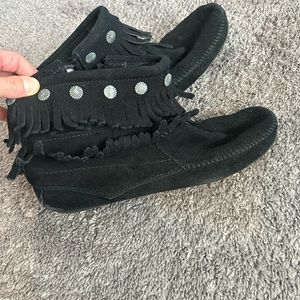 Minnetonka Black Moccasins